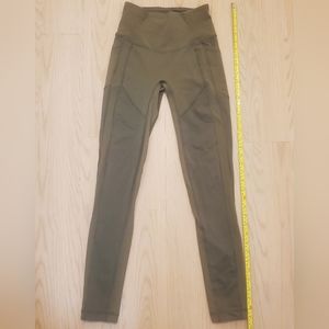 Vintage Lululemon Legging size 6 (closer to a 4 or 5)